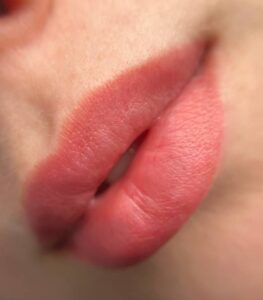 Top 7 màu phun môi hot trend 2026 giúp gương mặt tươi tắn hơn