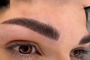 Phun mày có đau không? Giải đáp tất cả thắc mắc từ chuyên gia