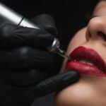 Sau phun môi nên kiêng gì để lên màu chuẩn và không bị loang?