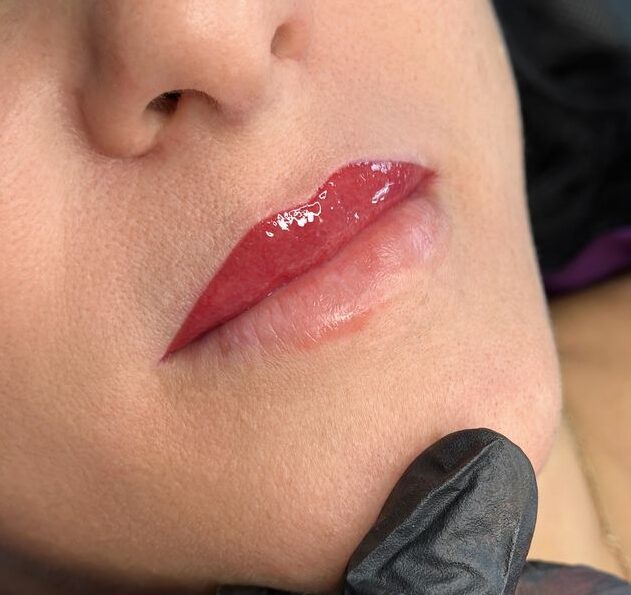 Sau phun môi bao lâu thì lên màu chuẩn? Quá trình hồi phục chi tiết 2 Sau phun môi bao lâu thì lên màu chuẩn? Quá trình hồi phục chi tiết